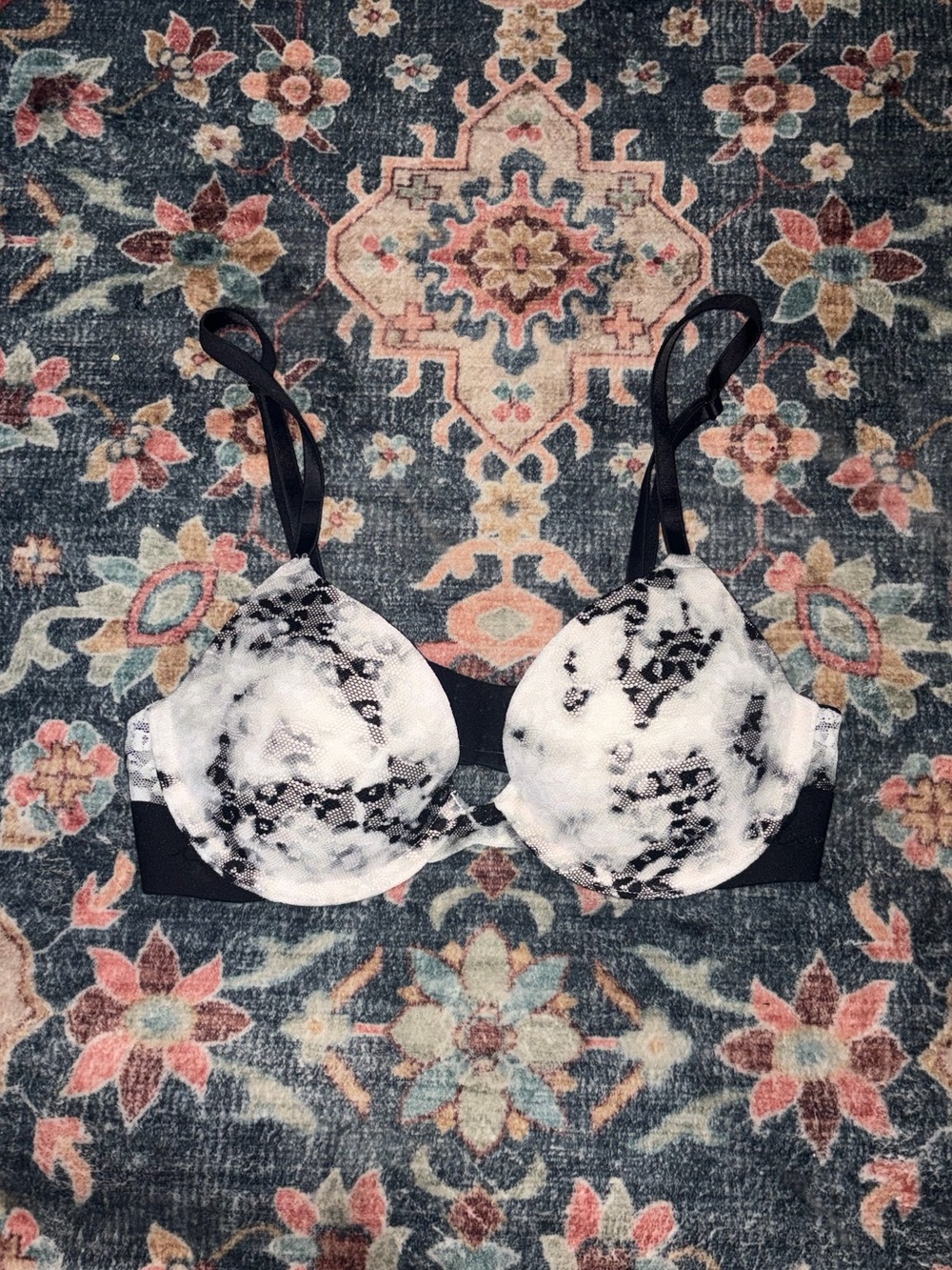 PINK Victoria's Secret Black & White Lace-Overlay T-Shirt Bra